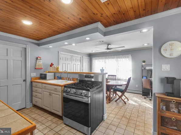 113 E Colton Ln, Williamstown, NJ 08094
