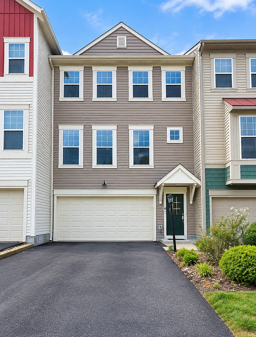 103 Argyle Ct — Photo 1
