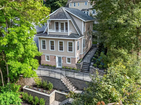 111 Altamont Avenue, Sea Cliff, NY 11579