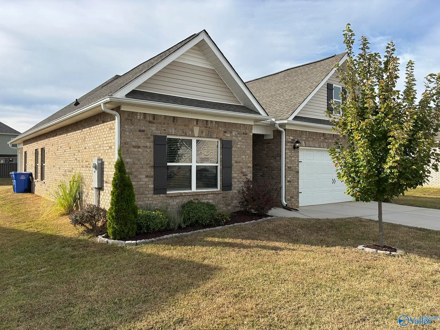 3 bed, 2.0 bath, 1740 sqft, $2,000 — Photo 2