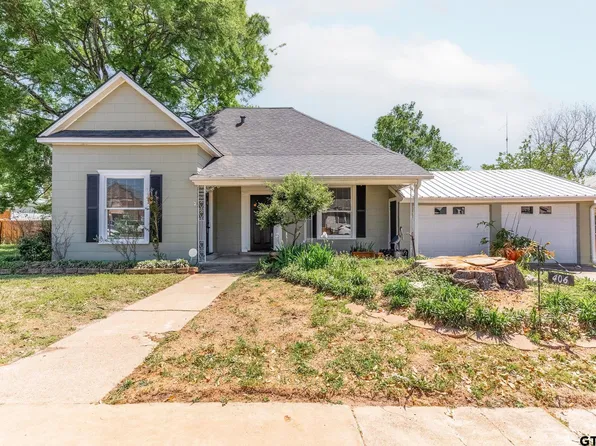 406 E Henderson St, Overton, TX 75684
