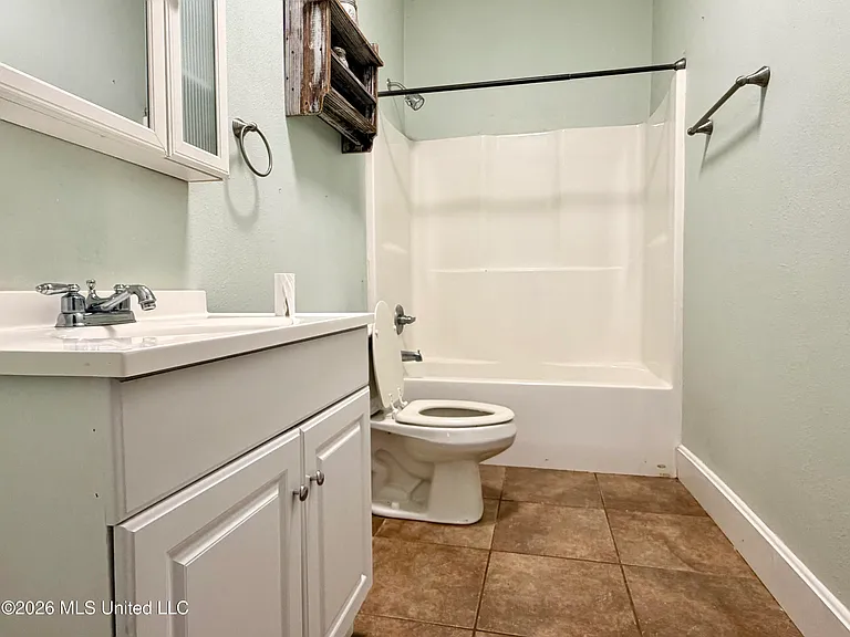 2068 Bienville Ave — Photo 3