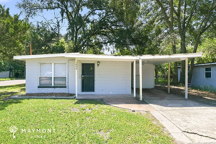 3 bed, 1.0 bath, 864 sqft, $1,195 — Photo 1