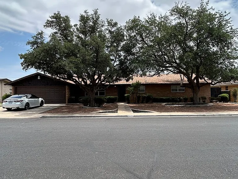1702 Bonham Ave — Photo 4