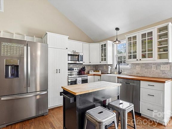 5th image of 665 Edwards Rd