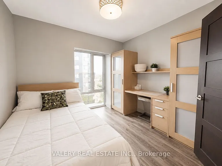 339 King St N #403 — Photo 12