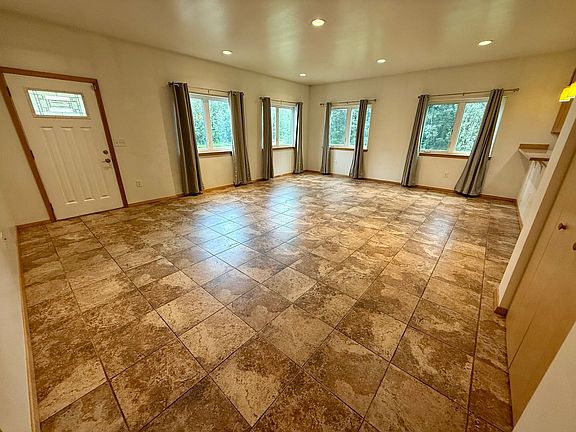2nd image of 2175 Chateau Ct