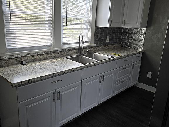 5th image of 1267 Highland Ave
