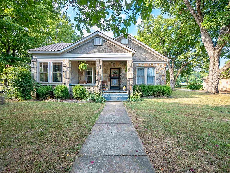 1st image of 20 Moore Ave