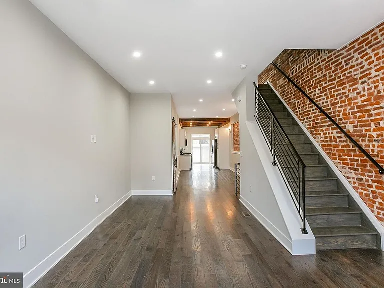 3118 W Montgomery Ave — Photo 1
