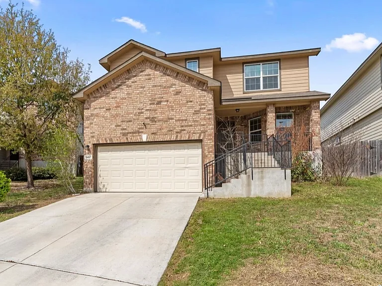 1407 Frio Eagle — Photo 5