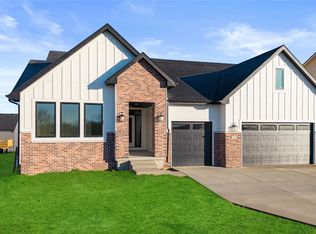 335 NW Red Oak Dr, Waukee, IA 50263