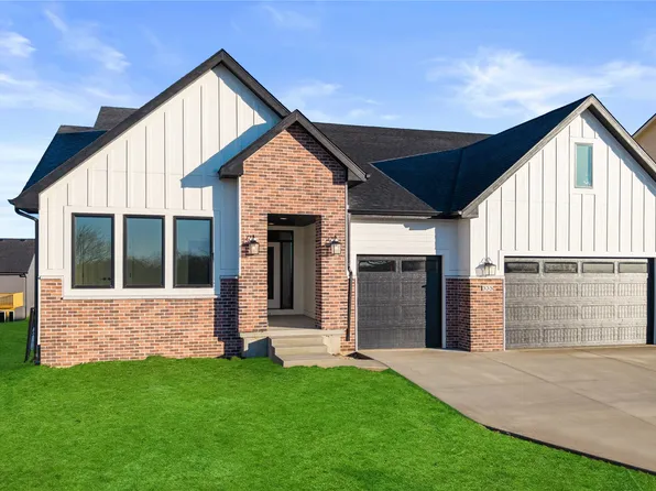 335 NW Red Oak Dr, Waukee, IA 50263