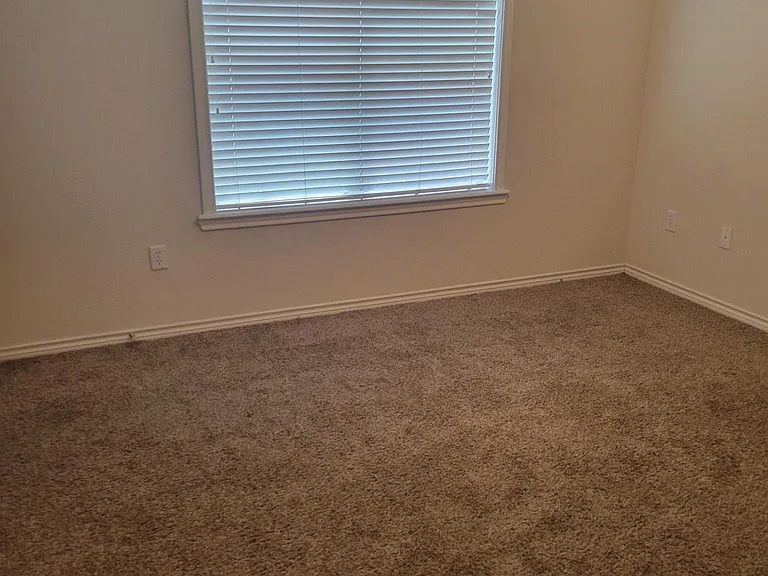 2327 Cornell Dr — Photo 6