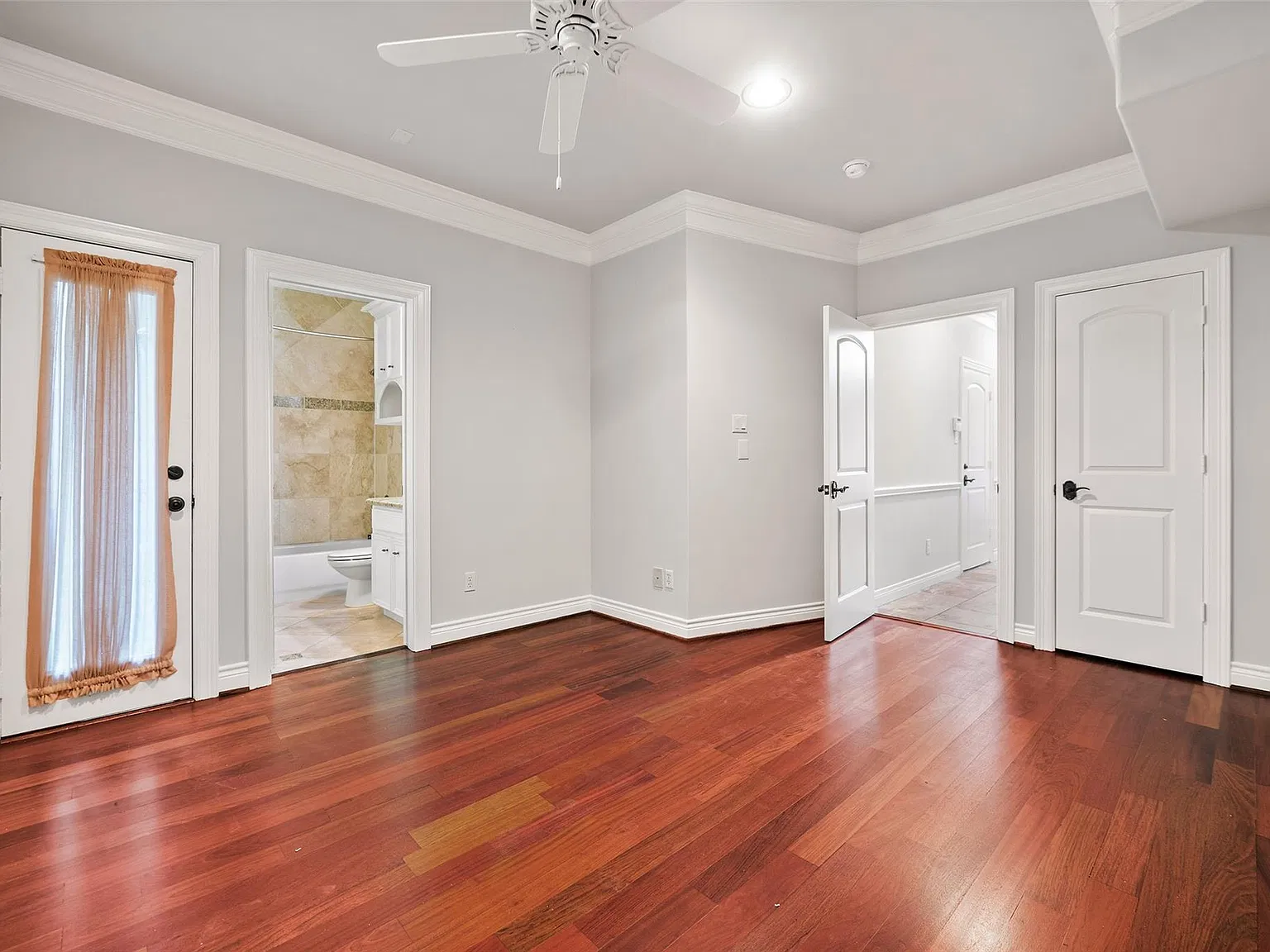 3 bed, 3.5 bath, 2218 sqft, $3,495 — Photo 4