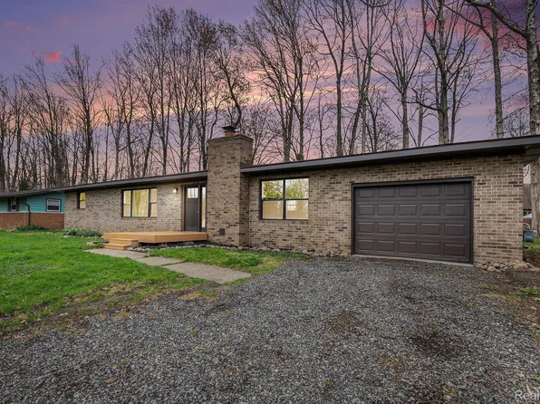 785 Maple Dr, Columbiaville, MI 48421