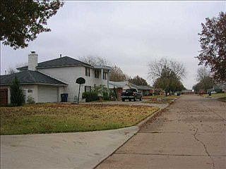 2nd image of 813 SW 23rd St