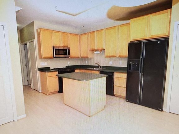 4th image of 38212 Saratoga Cir