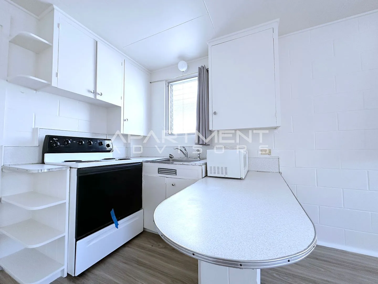 1313 Rycroft Street — Photo 2