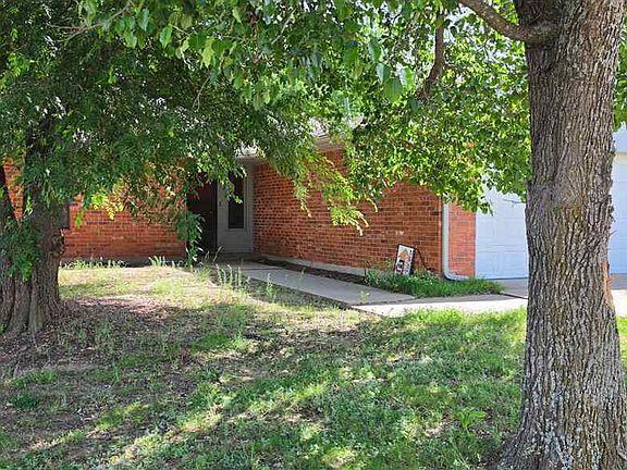 2nd image of 4917 SE Churchill Way