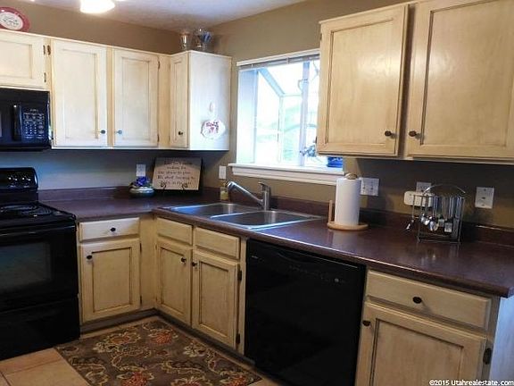 3rd image of 571 N 2310 W Unit 16