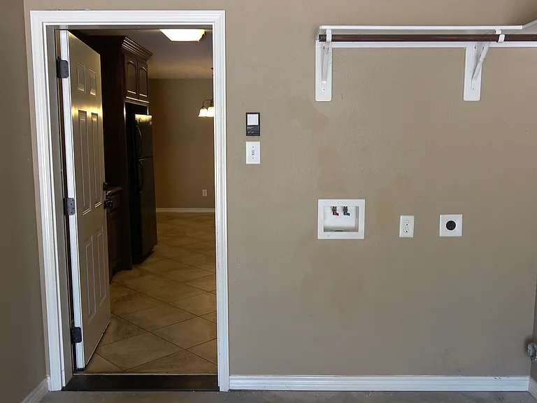 503 Gage Ave — Photo 6