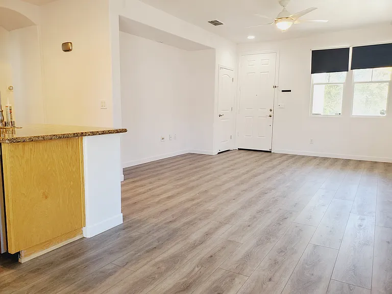 3070 Hawaii Ct — Photo 4