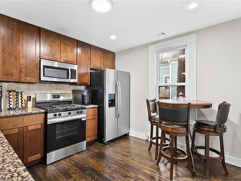 867 Beecher St SW — Photo 36
