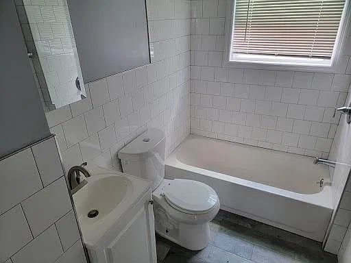 2 bed, 850 sqft, $2,400 — Photo 2