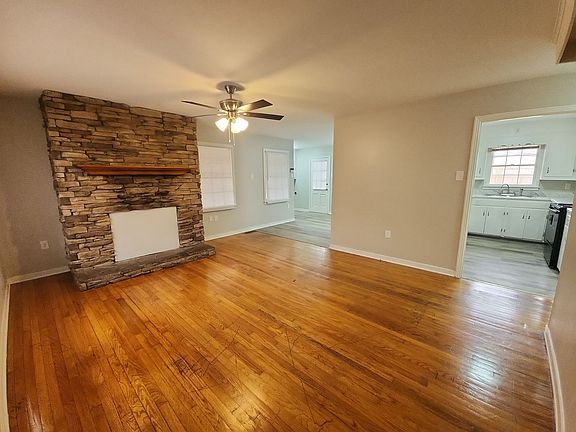 3rd image of 208 Wallace Rd