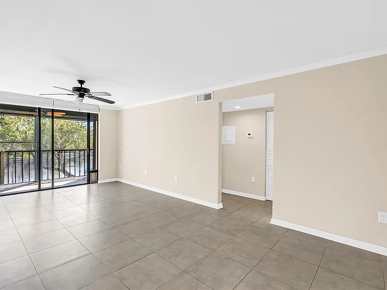 1320 Pasadena Ave S #203 — Photo 1