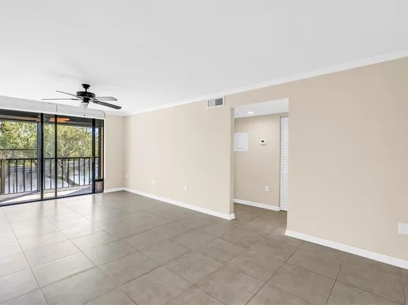 1320 Pasadena Ave S APT 203, South Pasadena, FL 33707