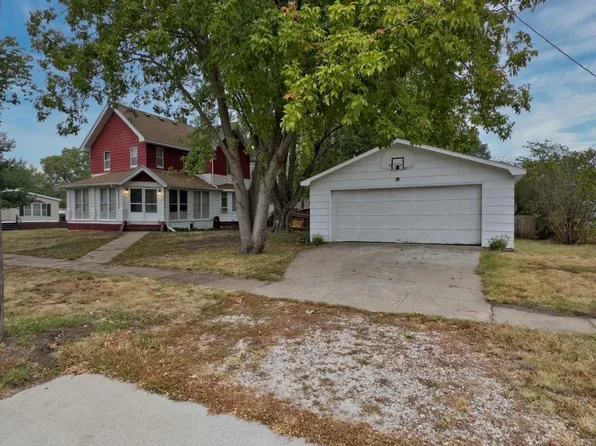605 N 4th St, Eddyville, IA 52553