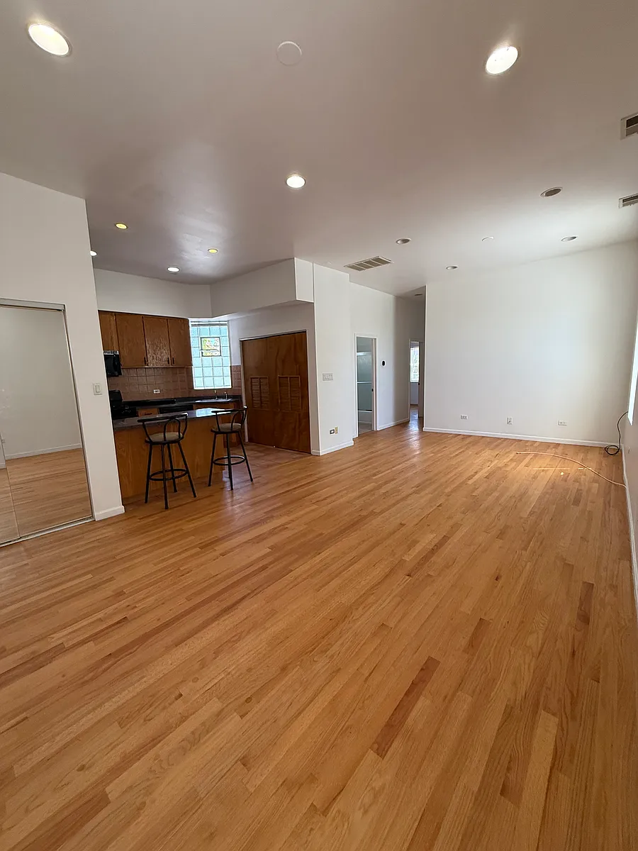 Building Photo - 3259 W North Ave #2