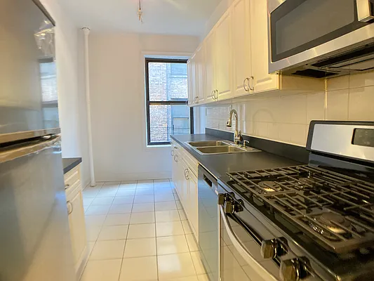 Rented by Bohemia Realty Group | media 4