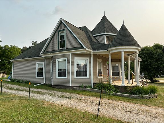 3rd image of 105 Mackinaw Trl