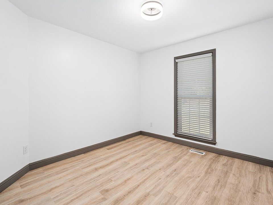 1st image of 1901 Maybrook Dr