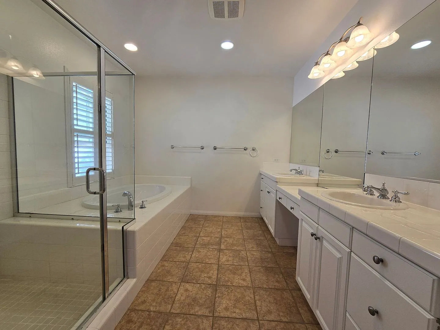Beautiful 4-Bedroom Home in Desirable Pacific Highlands Ranch — Photo 4
