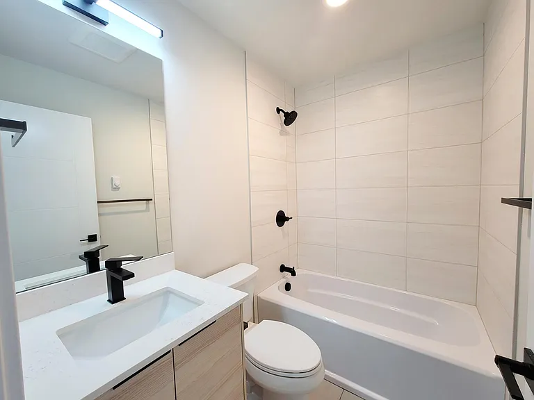 3133 NE 147th St — Photo 13