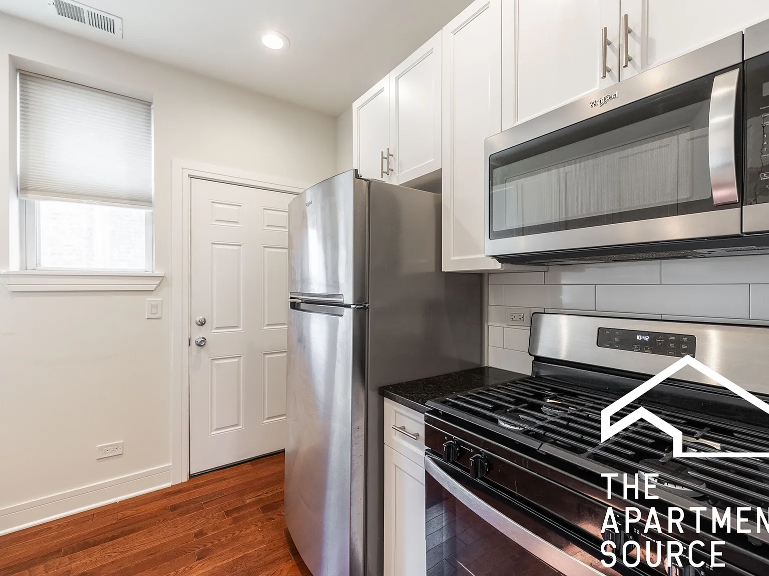 1161 W Lunt Ave — Photo 1