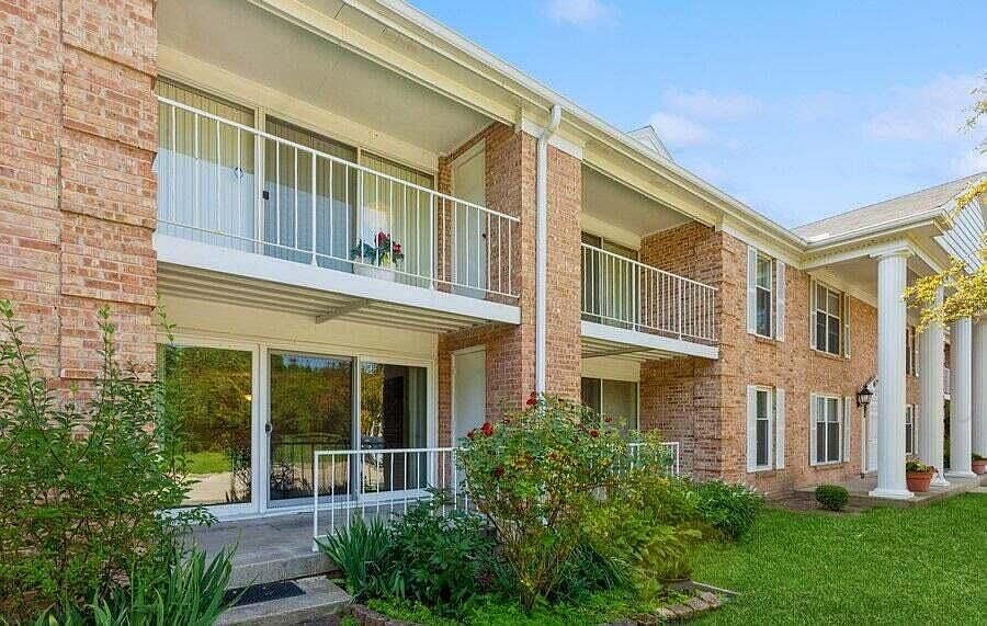 1st image of 937 West Heritage COURT #103