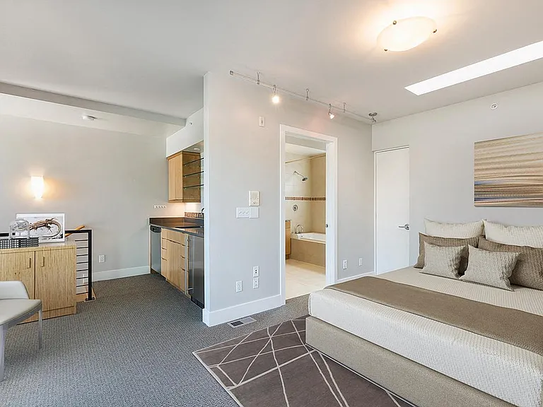 901 N Washington St — Photo 4