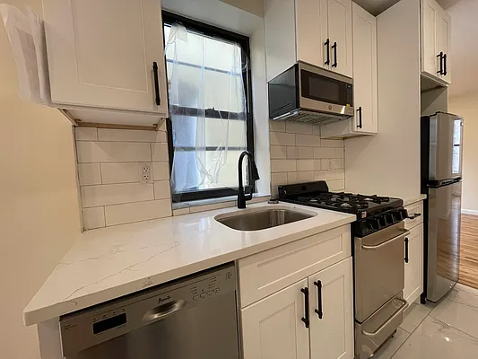 Rented by HOLTON REAL ESTATE INC. | media 16