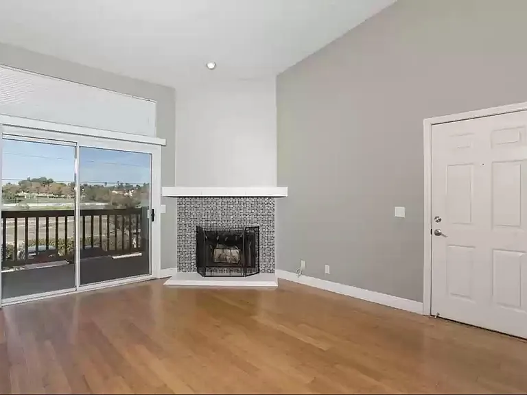 42140 Lyndie Ln — Photo 7