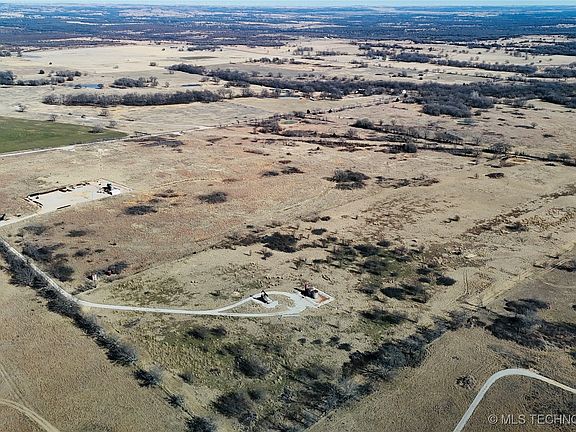 4th image of 2 Holiday Rd