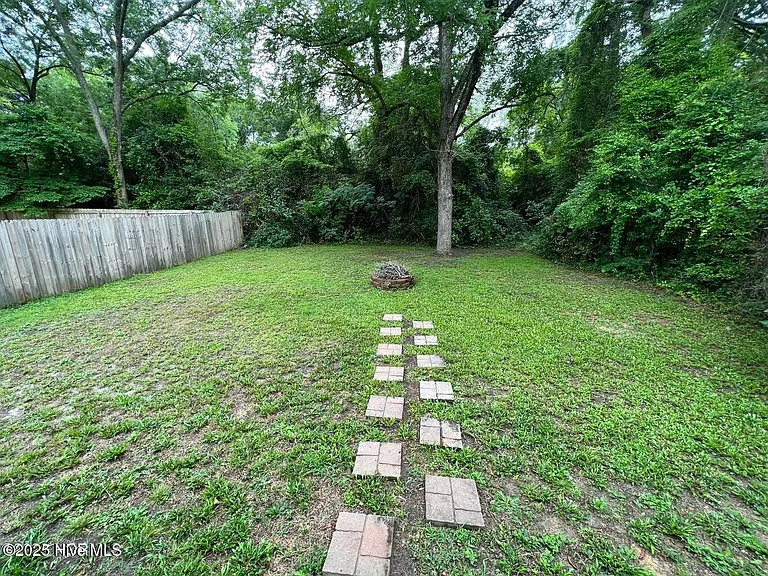 1050 W Indiana Ave — Photo 30