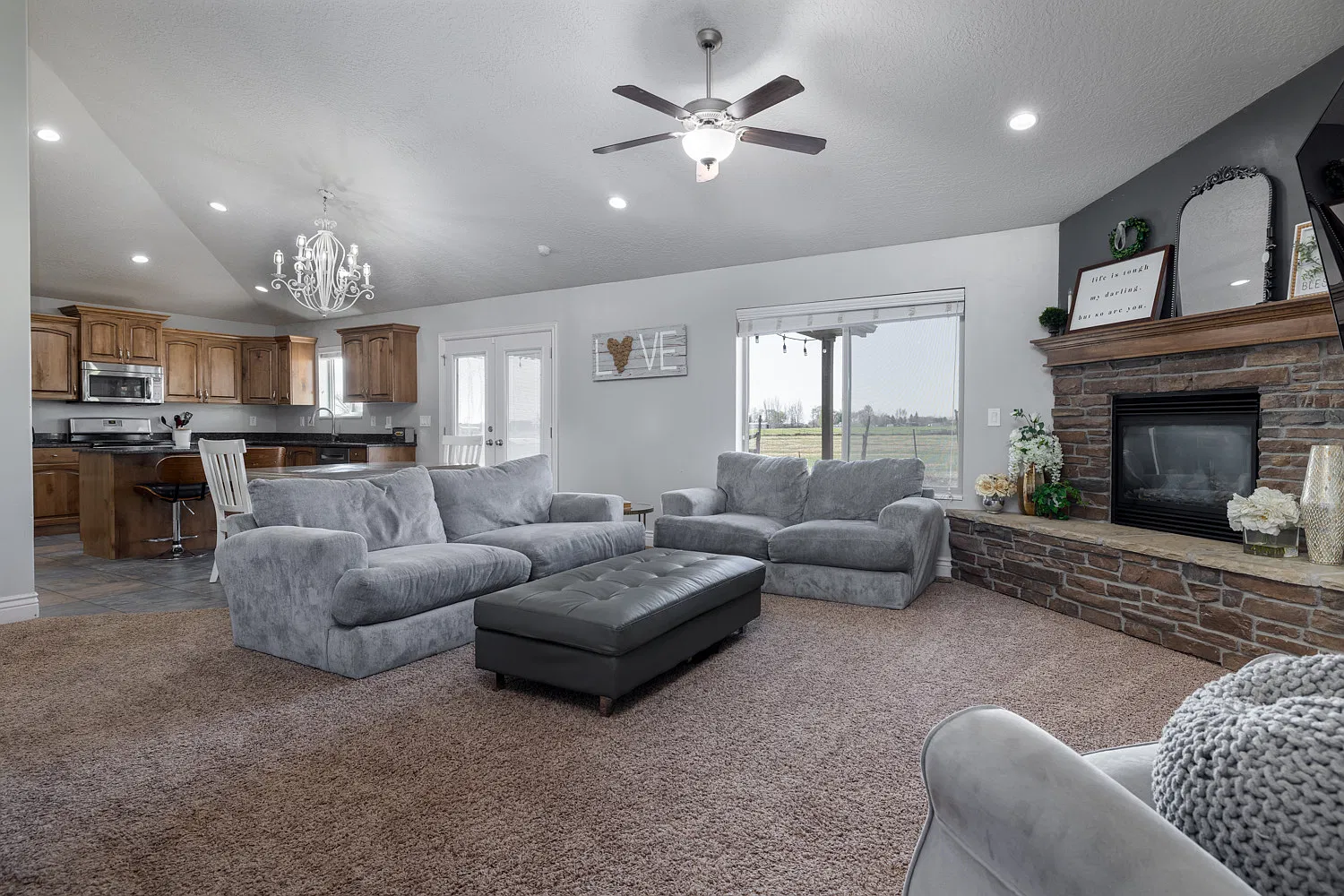 5 bed, 3150 sqft, $4,750 — Photo 3