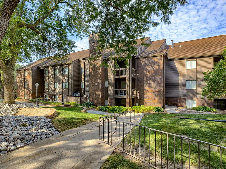 Lake Candlewood Apartments — Photo 14