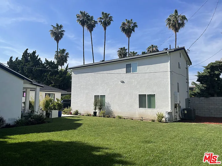 6652 Orion Ave — Photo 23