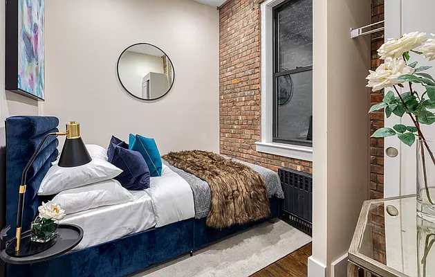 Rented by Douglas Elliman | media 8